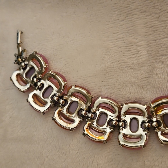 Vintage 1940s Pink and Purple Thermoset Moonglow Lucite Bracelet - Picture 7 of 8